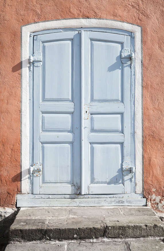 Старые распашные двери